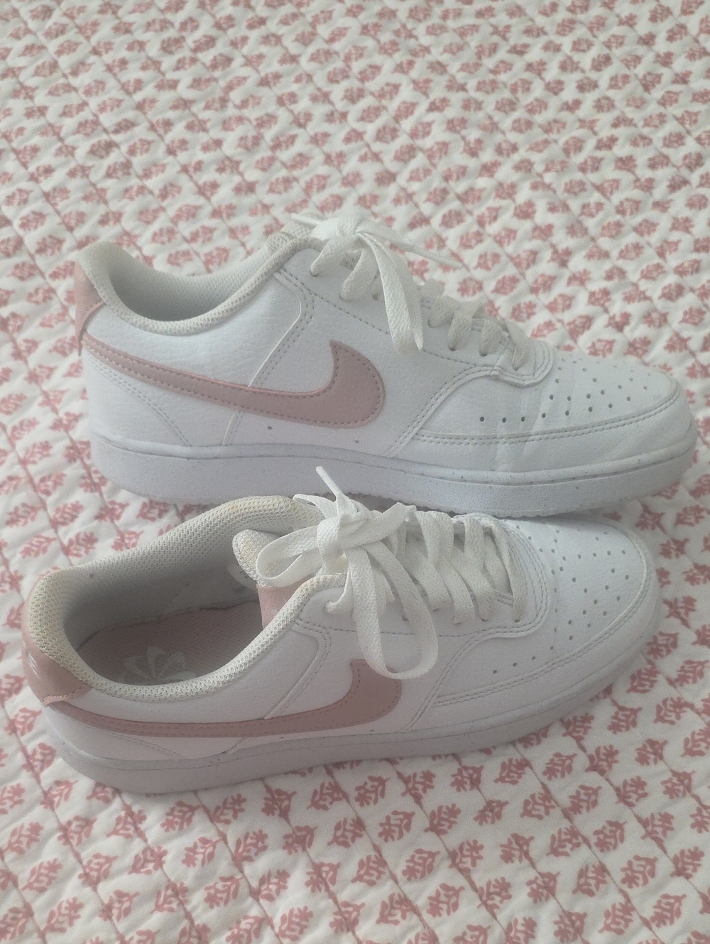 Nike Women’s White Sneakers with Pale Pink Swoosh